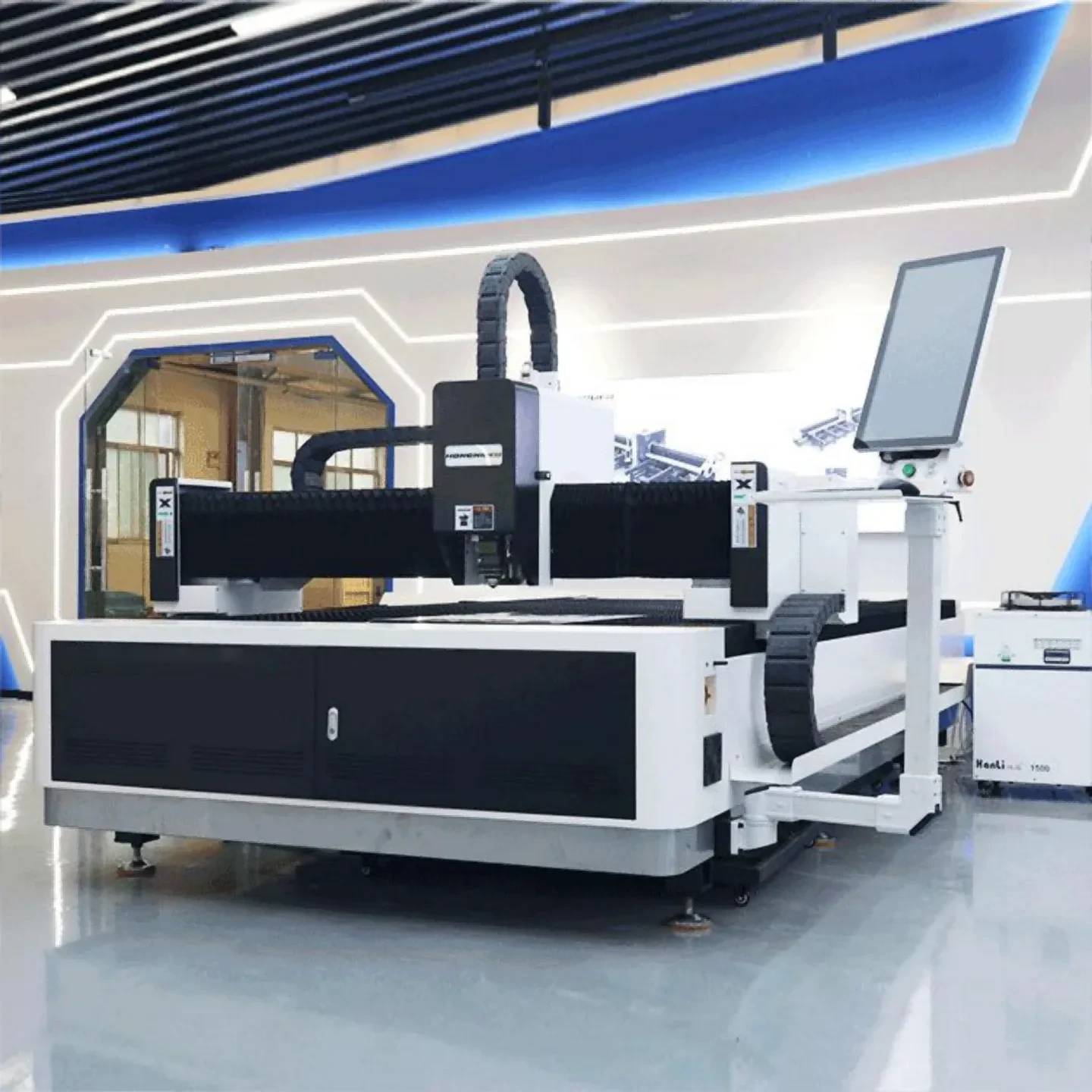 Reference platform photograph; not a delivered semi-enclosed machine